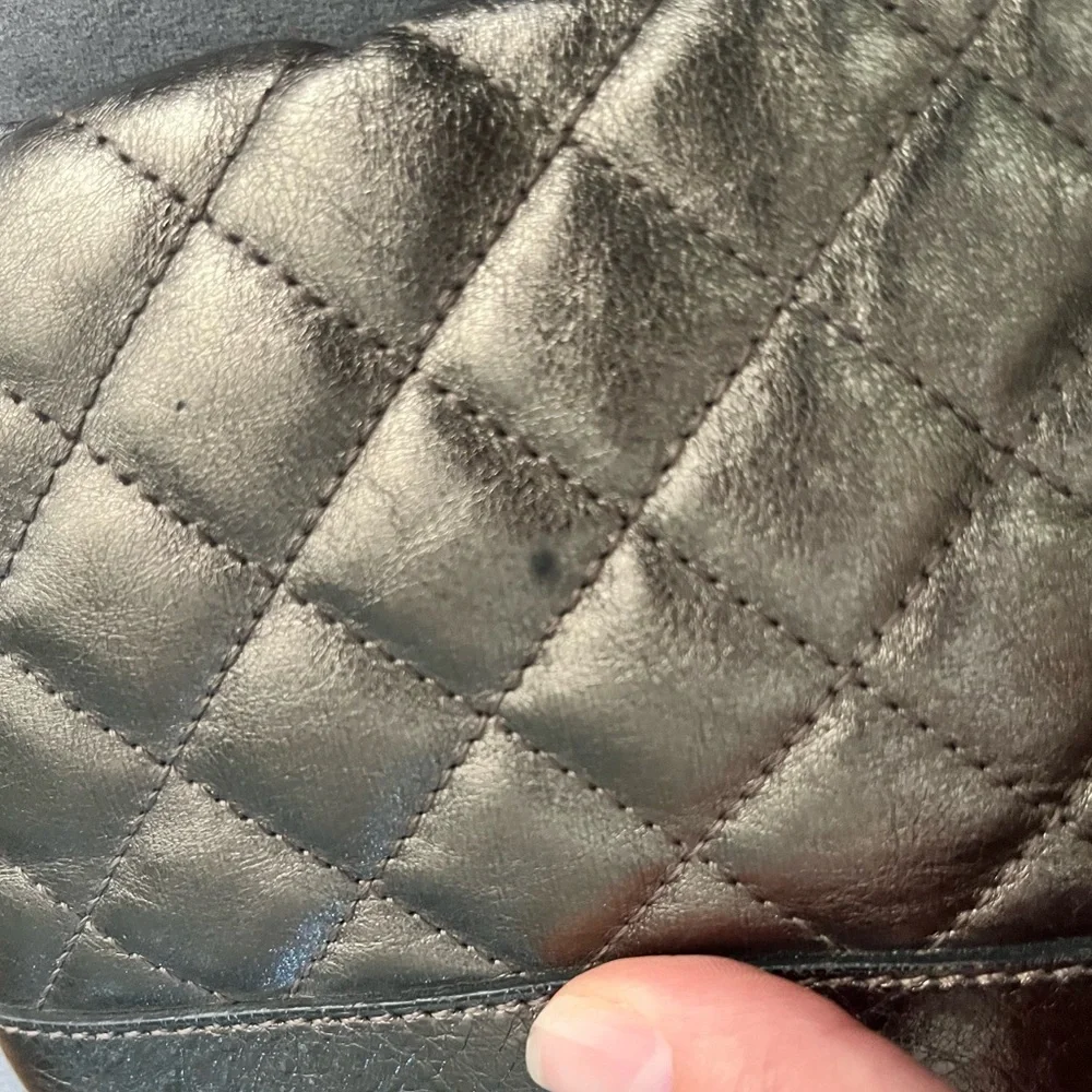 Burberry clutch with wrist strap-pewter quilted leather - Picture 2 of 11